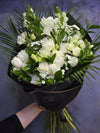 Buchet Funerar Alb Elegant – Trandafiri, Lisianthus și Alstroemeria